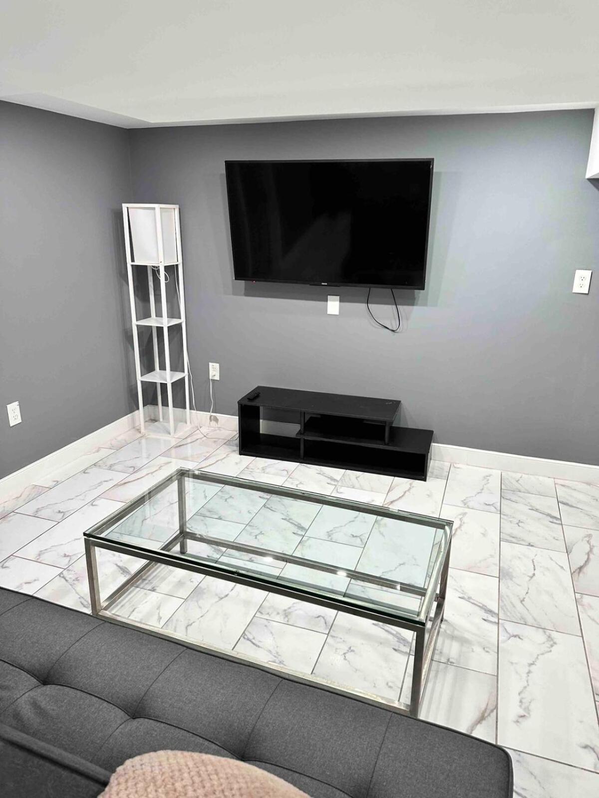 Lovely Basement 1-Bedroom With Free Parking 워싱턴 외부 사진