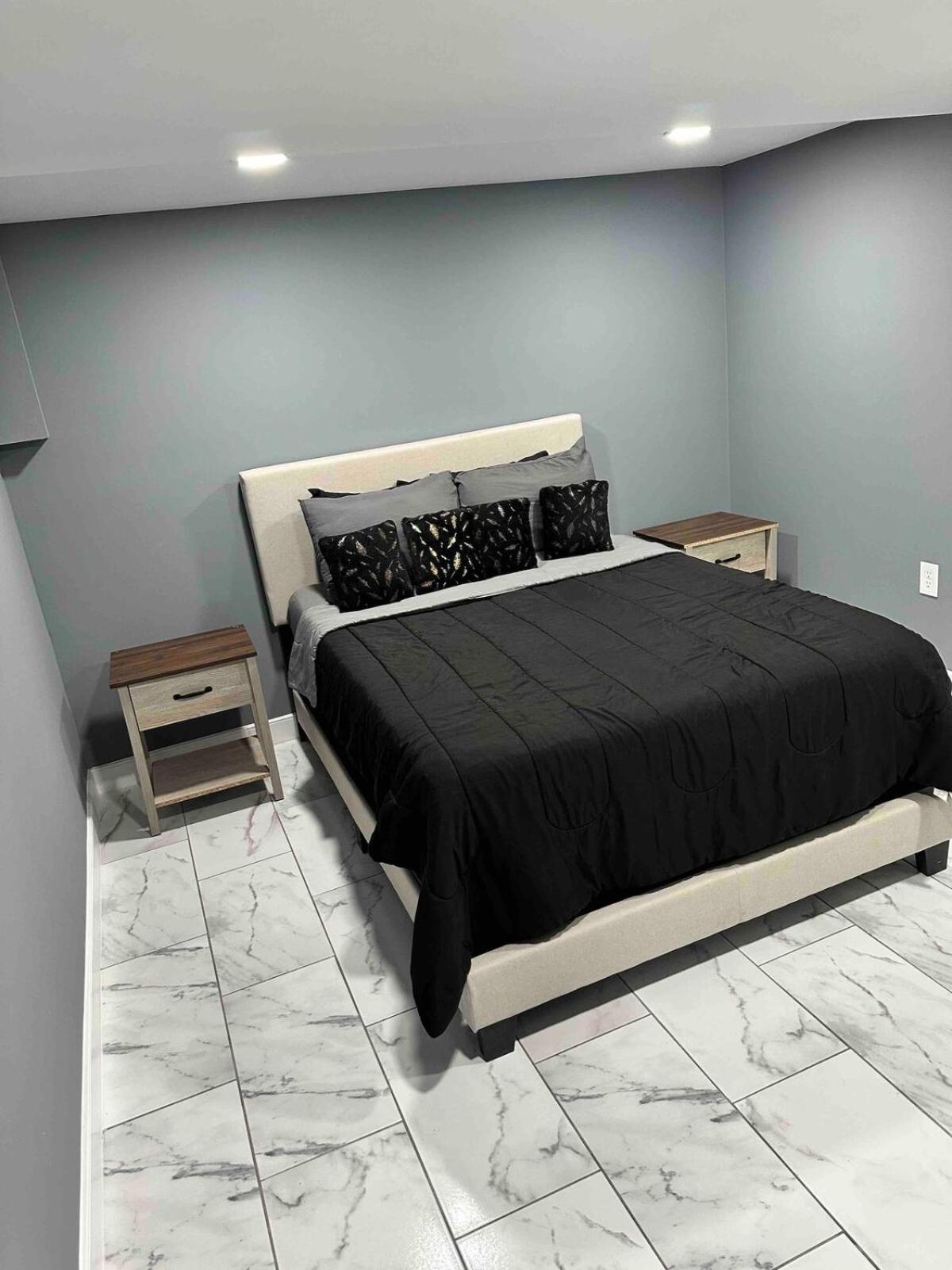 Lovely Basement 1-Bedroom With Free Parking 워싱턴 외부 사진