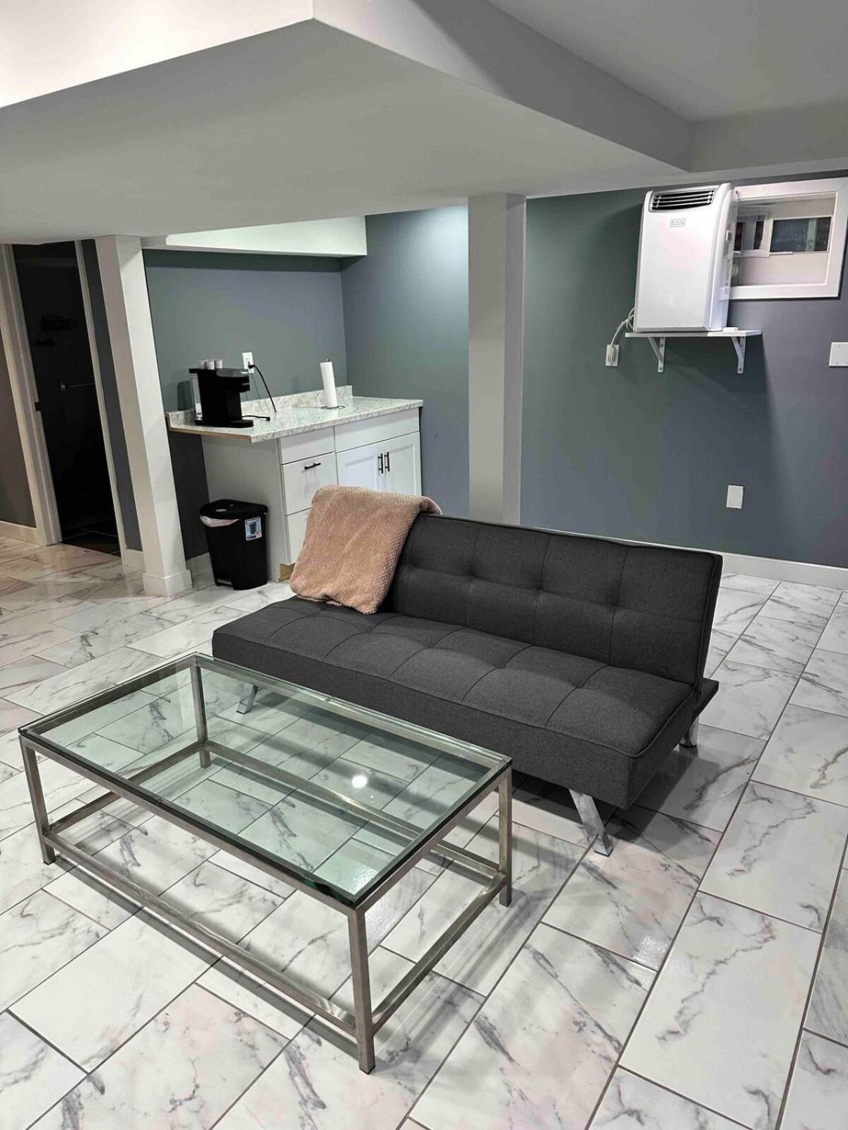 Lovely Basement 1-Bedroom With Free Parking 워싱턴 외부 사진